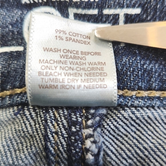 ANN TAYLOR LOFT DENIM ROLL SHORTS SIZE 8 PRE OWNED - Picture 5 of 11